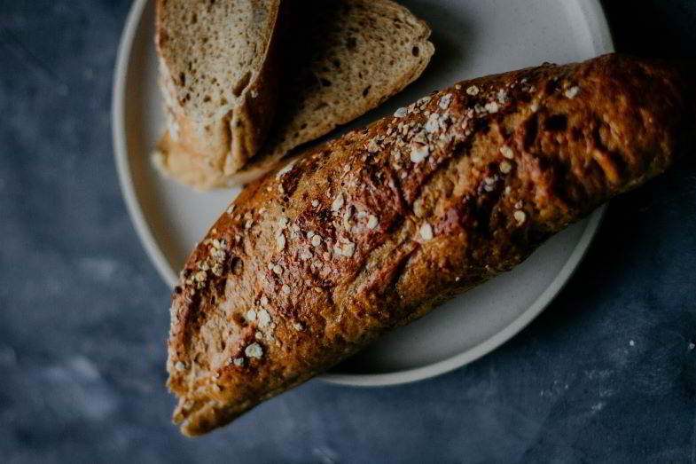 Bread with shelled hemp seeds