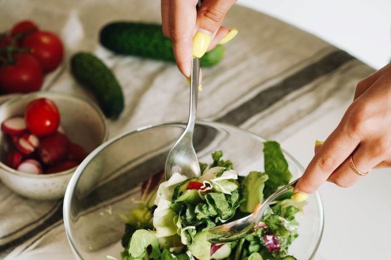 Salad to enrich with hemp seeds