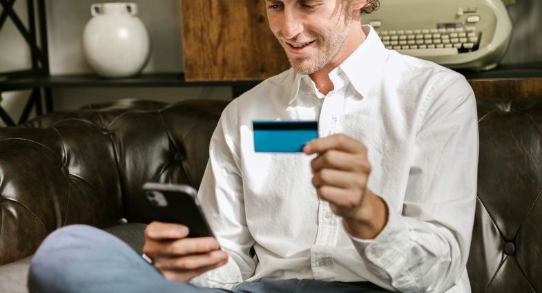 Man buying cannabis seeds online